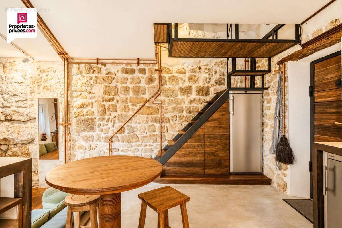 Maison à SAINT-CEZAIRE-SUR-SIAGNE