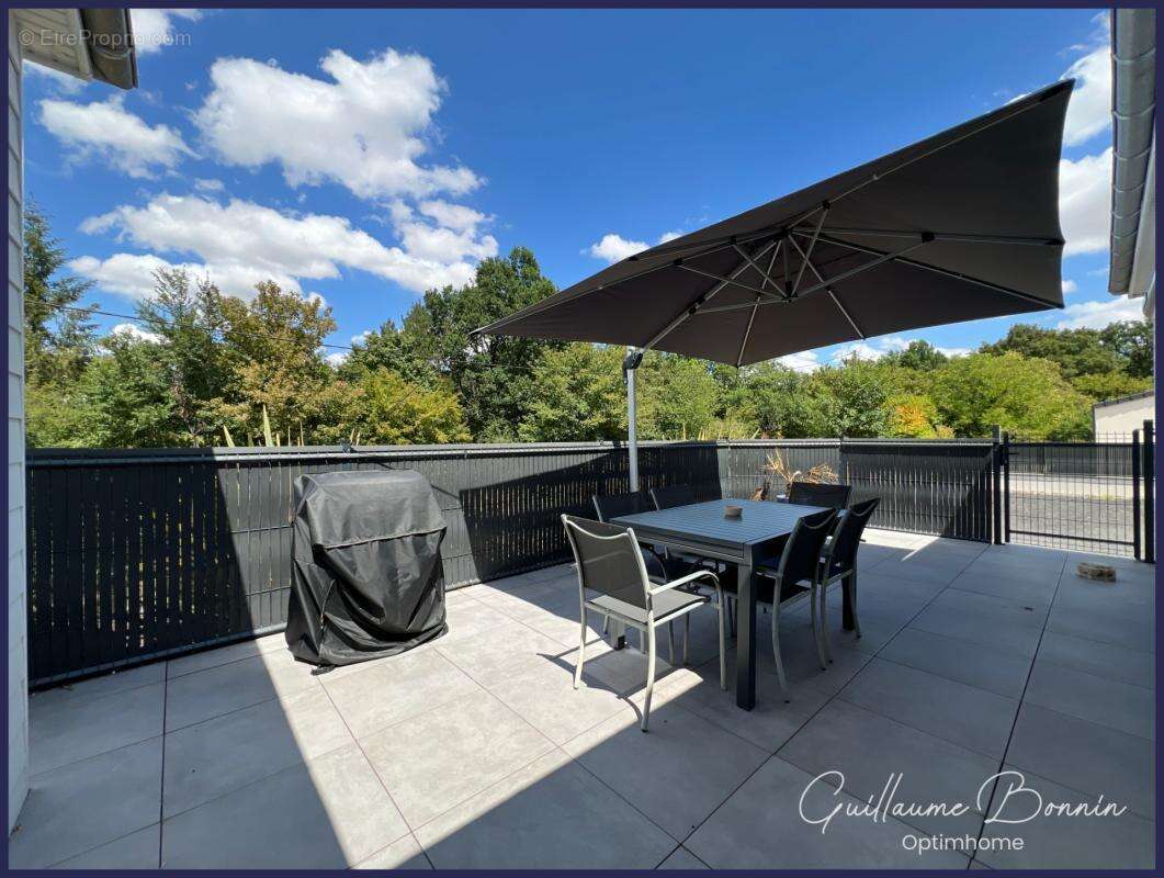 Maison à vendre 5 pièces de 129m², 3 chambres, suite parentale, SPA, garages - DPE C - secteur calme à NOUAILLÉ-MAUPERTUIS 86340 - photo 9
