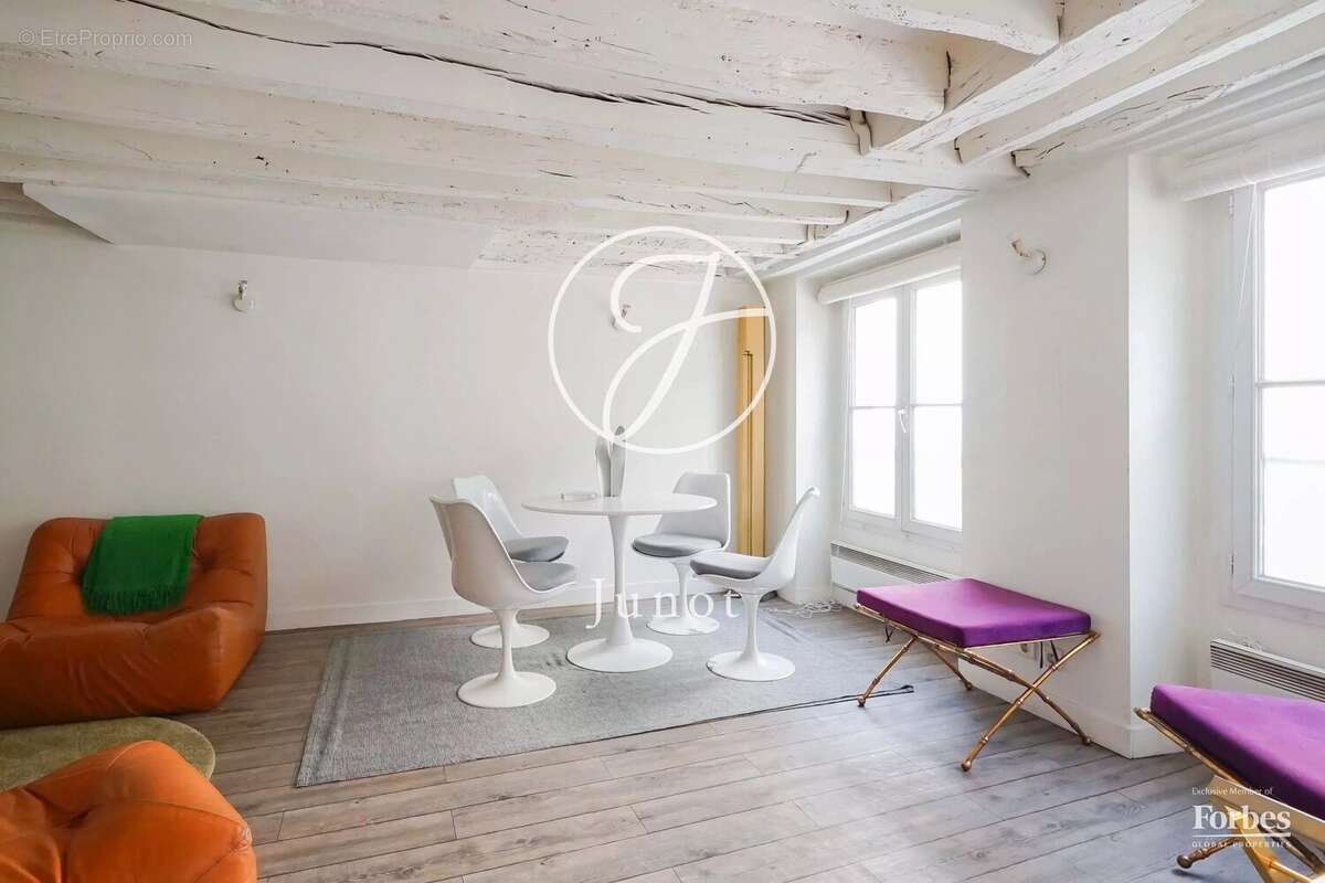 Appartement à PARIS-3E