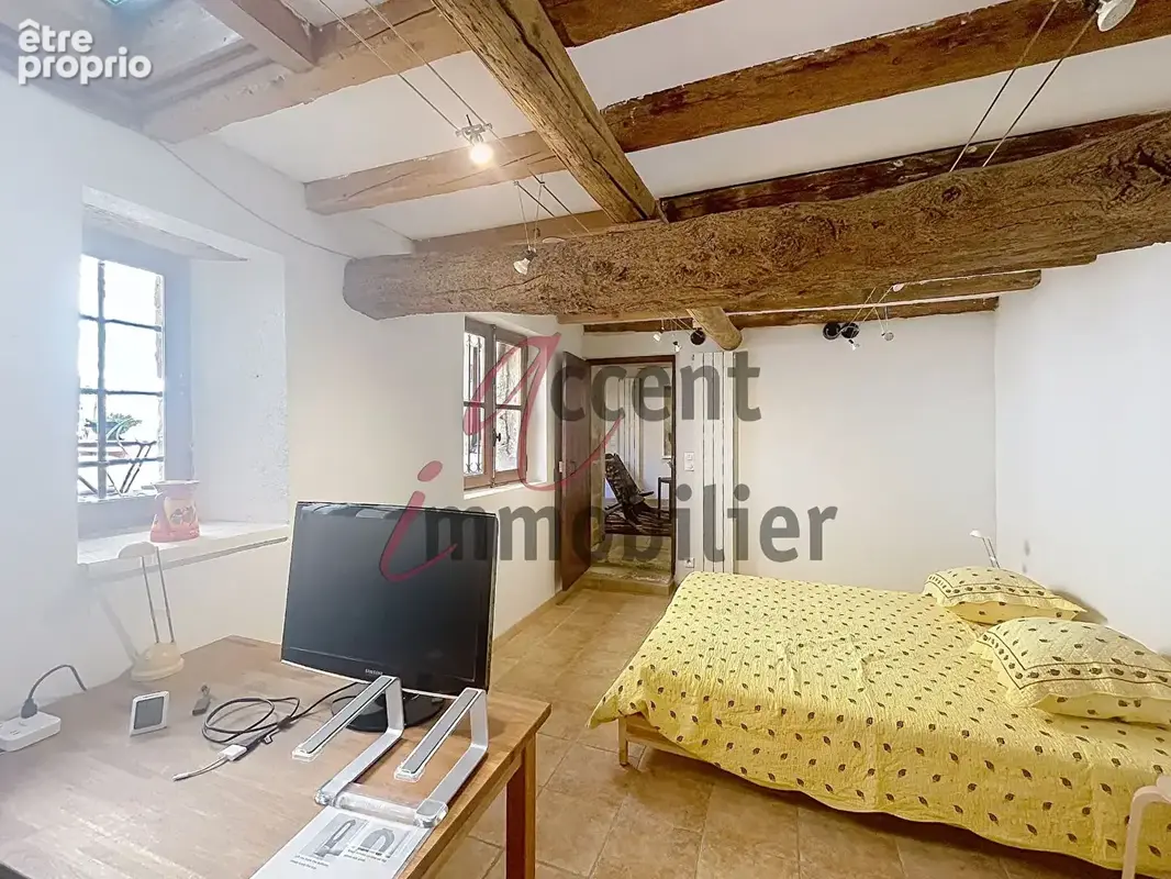Eyragues, maison de village du XVIIème siecle, 5 chambres et un bassin - photo 10