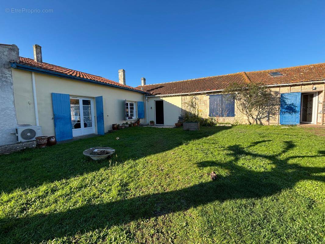 Maison à LA BREE-LES-BAINS