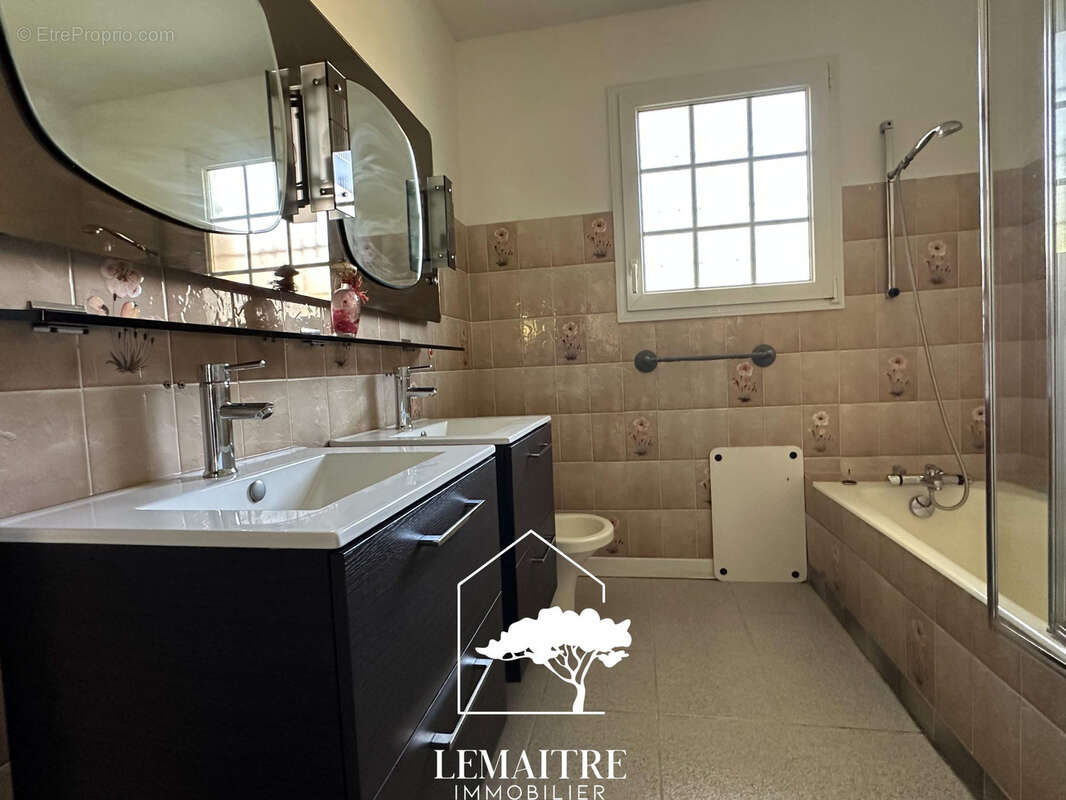 Maison à LES MATHES