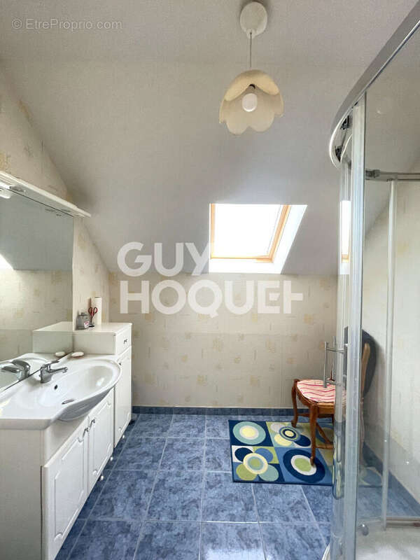 Maison à MOULINS-SUR-YEVRE