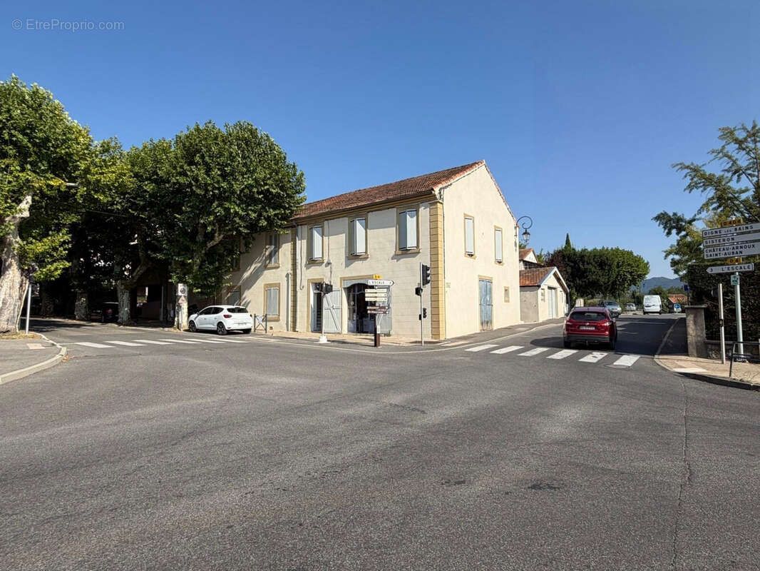 Commerce 75 m² à Volonne  - photo 6