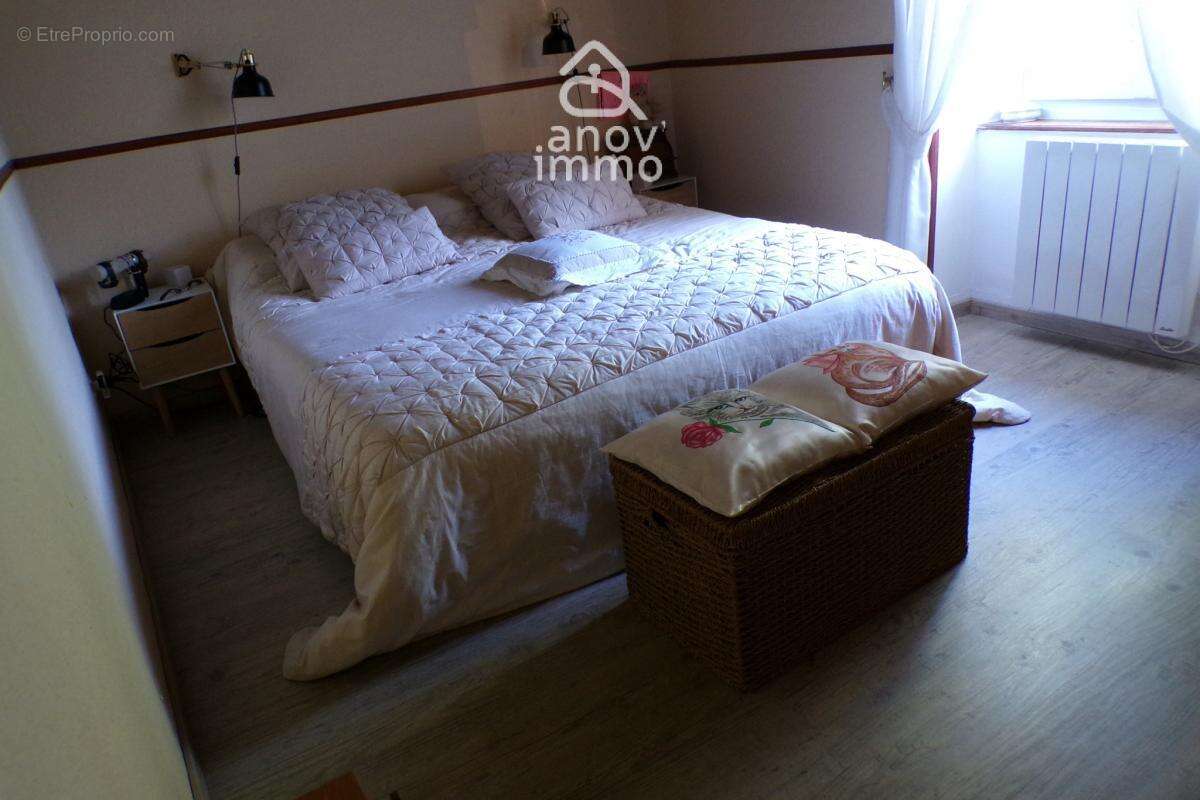 Maison familiale avec grand terrain clos, véranda et sous-so - photo 16