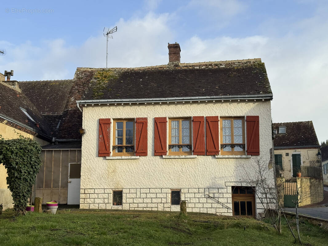 Maison à BELLOU-LE-TRICHARD