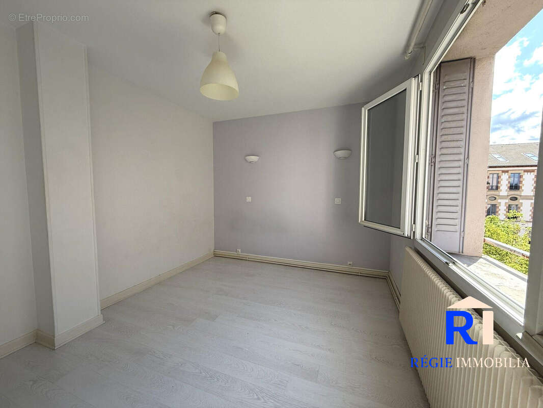 Chambre Ouest - Appartement à GRENOBLE