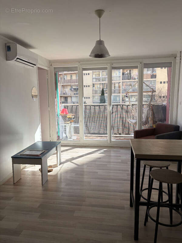 Appartement à MARSEILLE-5E