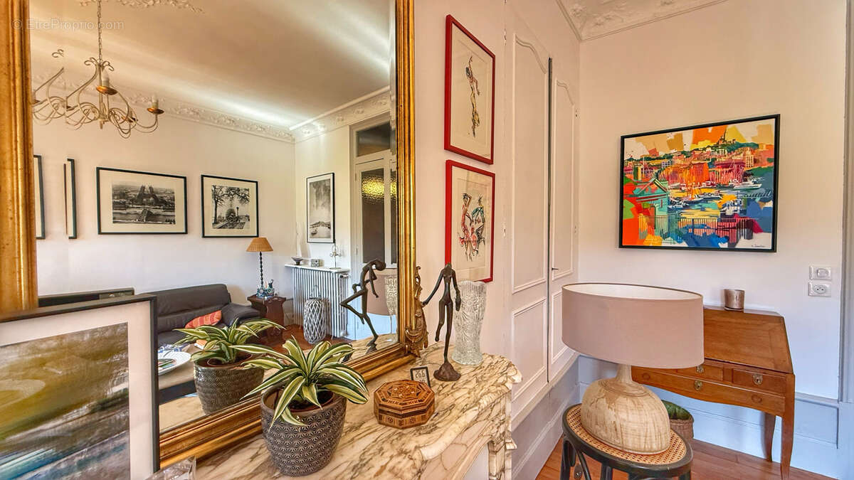 VOIRON - T4 de 117,10 m2 avec balcon, cave et galetas - photo 4