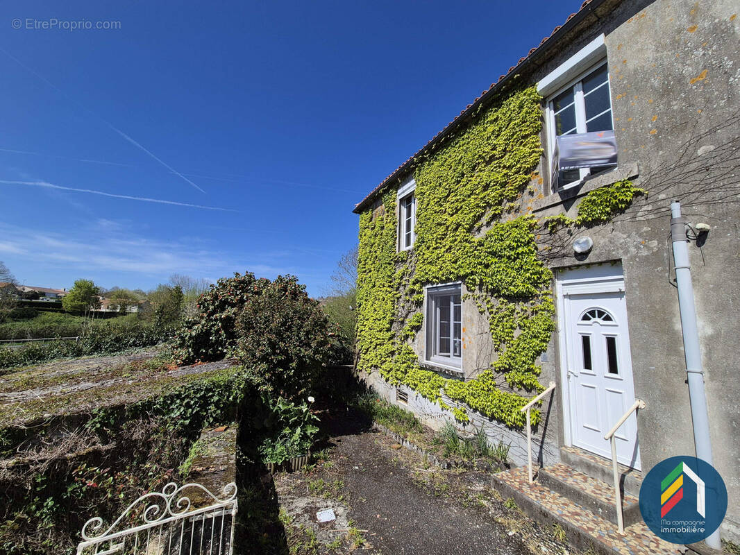 Maison à POUZAUGES