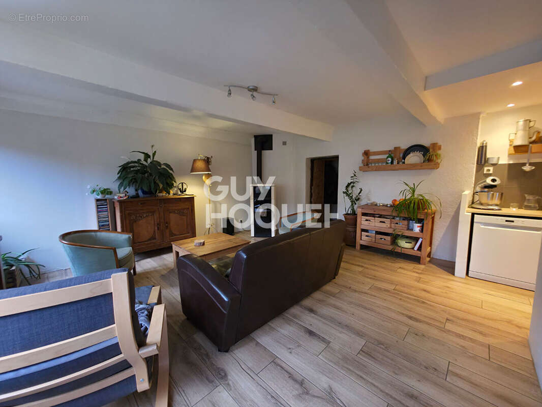 Maison à SAINT-MARTIN-LESTRA