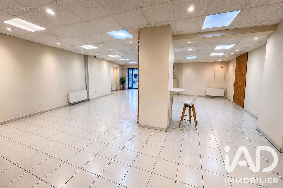 Commerce 139 m² à Asnieres-Sur-Seine  - photo 7