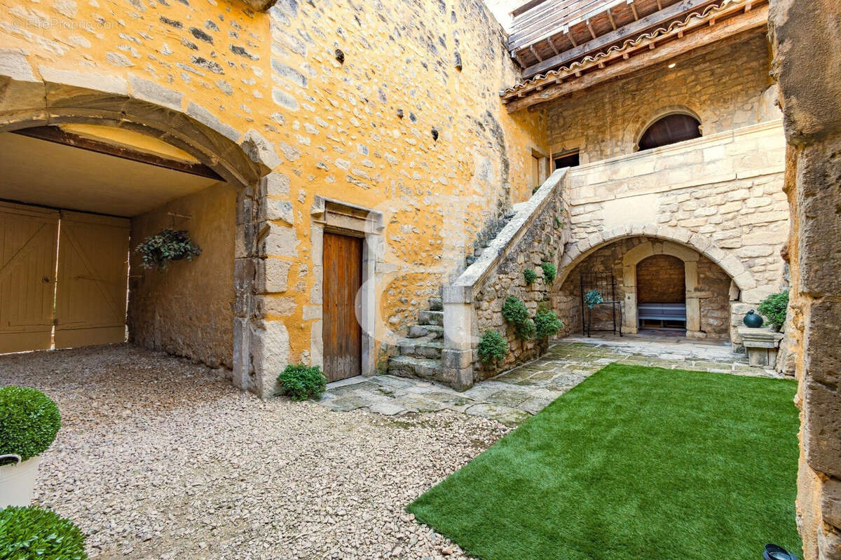 Maison à GRIGNAN