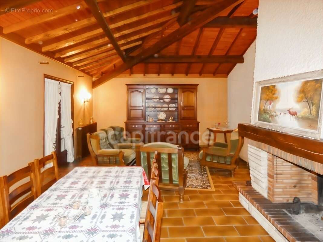 Maison à vendre 7 pièces SAINT MARTIN EN BRESSE (71) - photo 3