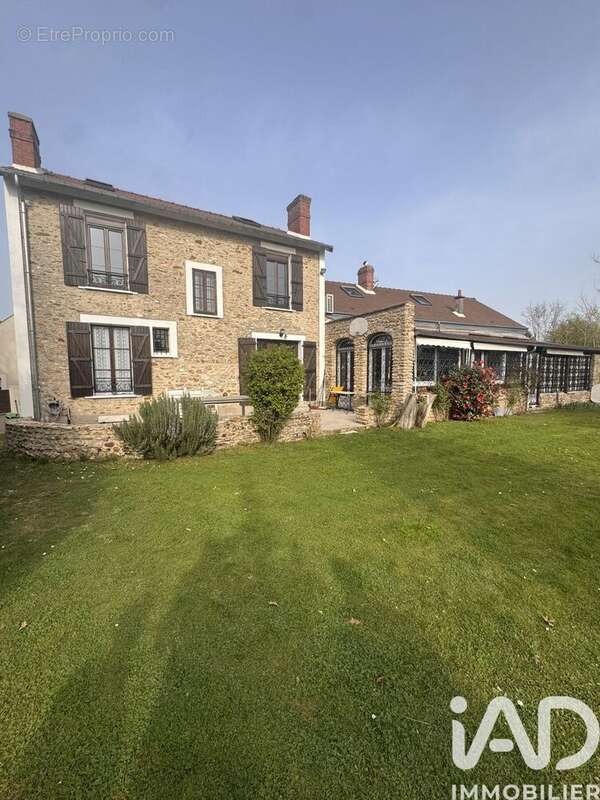 Maison 235 m² à Chailly-En-Biere  - photo 2