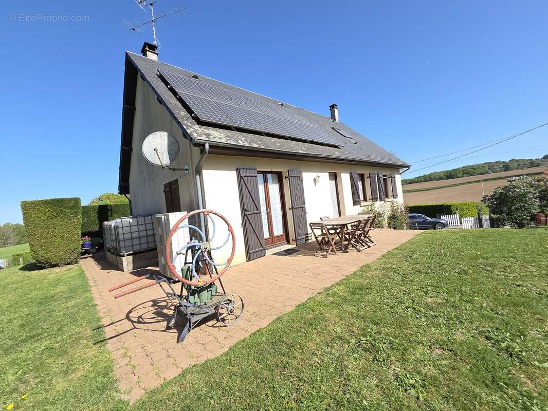 Appartement à SAINT-PRIEST-LA-FEUILLE