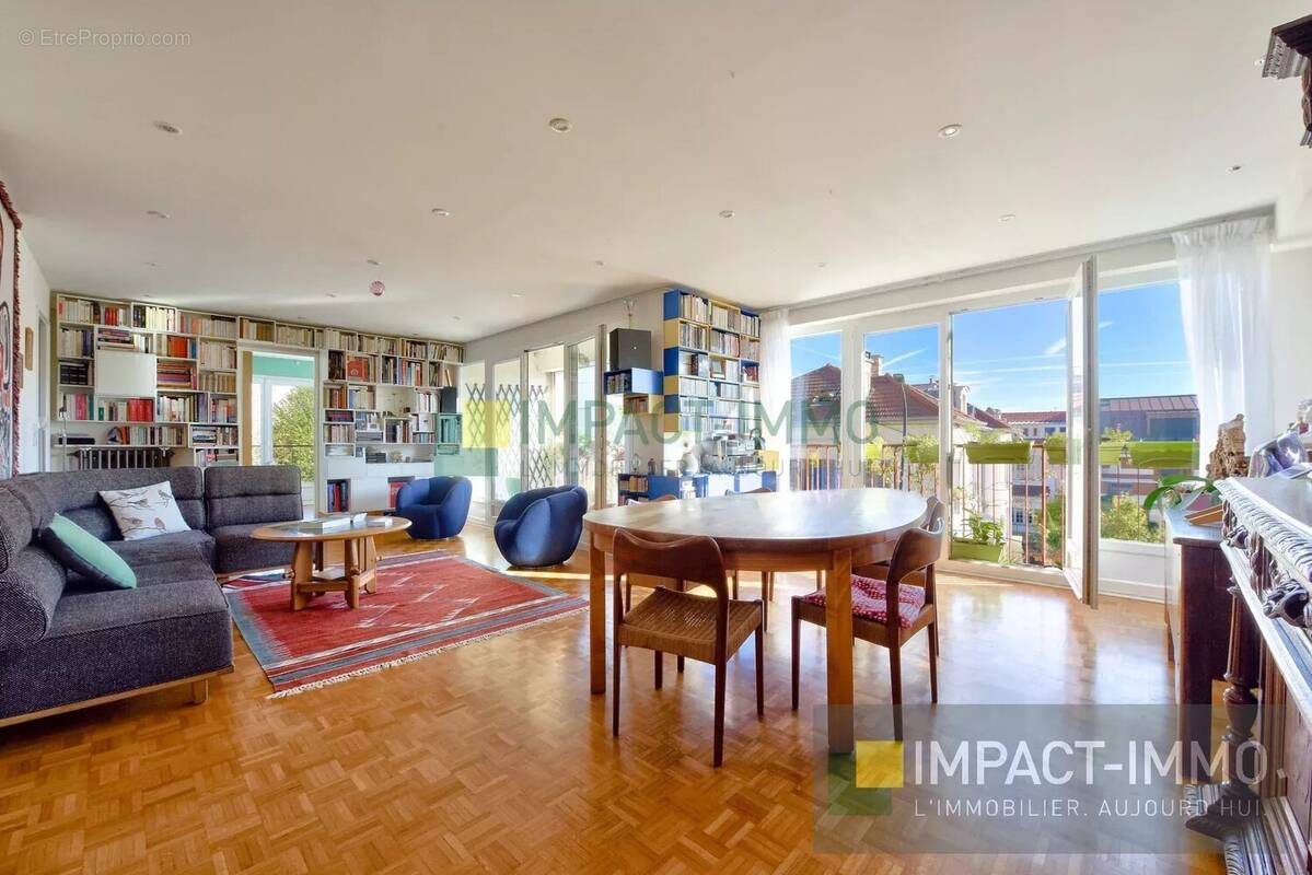 Appartement à COURBEVOIE