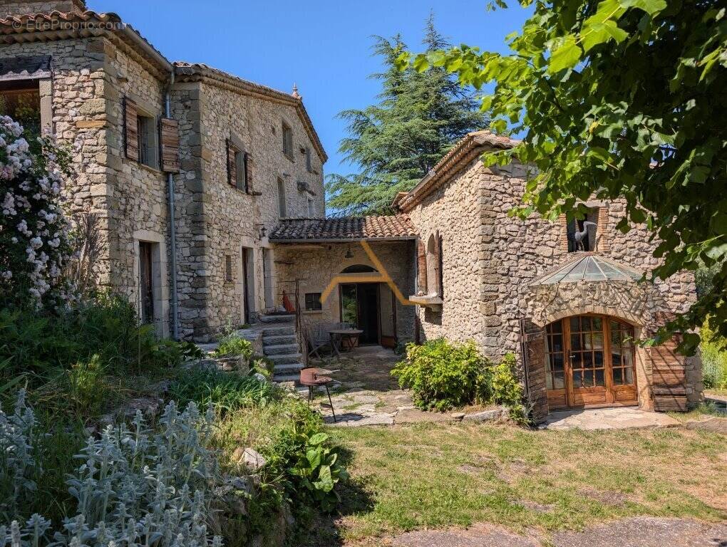 Maison à MANAS