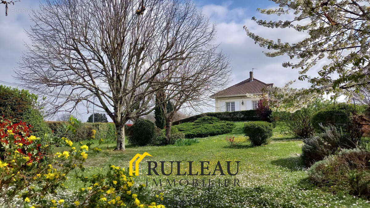 Maison à SAINT-MARTIN-LACAUSSADE