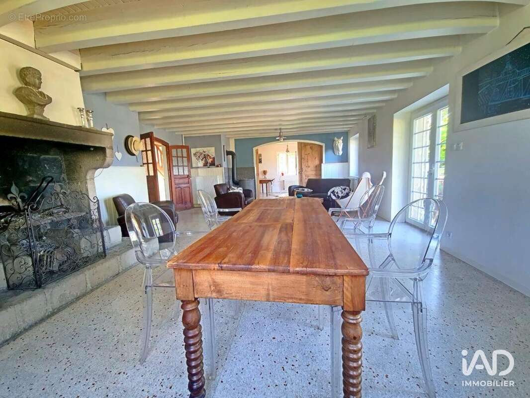 Maison 235 m² à Saint-Romain-Lachalm  - photo 7