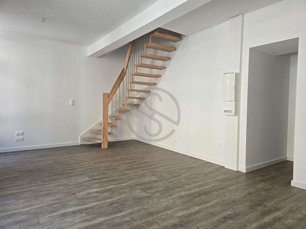 Superbe duplex rénové en plein coeur de Saint-Étienne-de-Saint-Geoirs - photo 2
