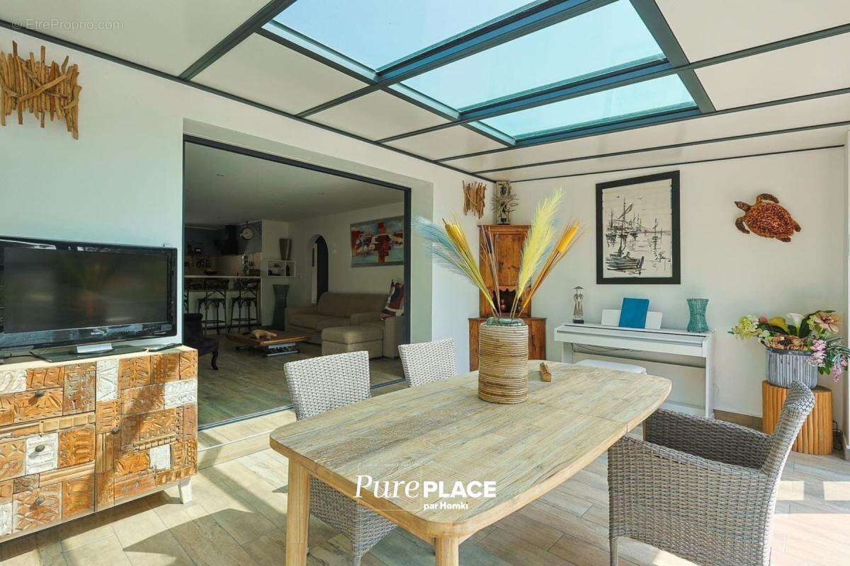Maison/Villa T4 de 140 m2 à Évenos 83330 - photo 5