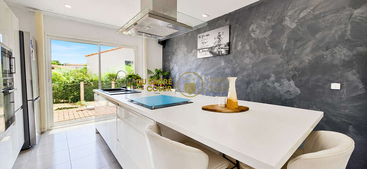 Maison 110 m² à Fourques  - photo 8