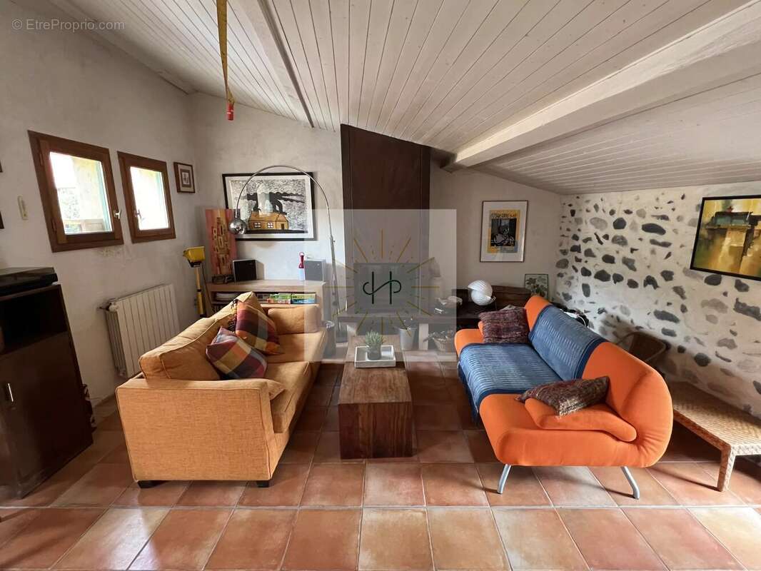 Maison à ALBA-LA-ROMAINE