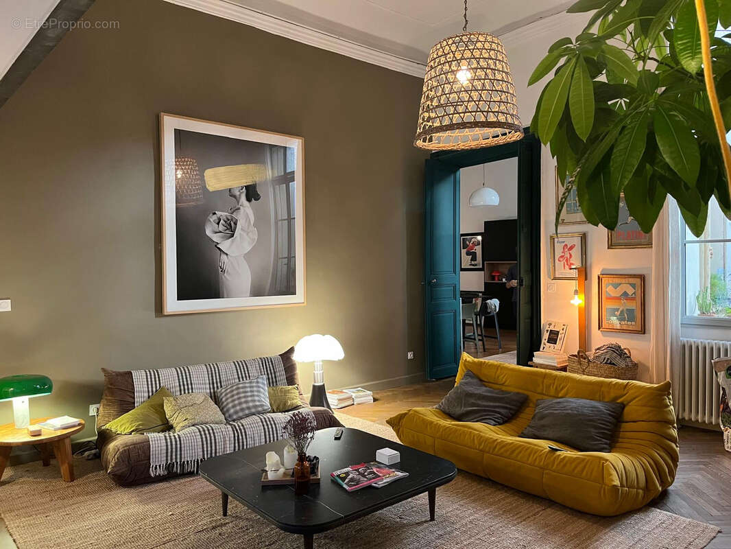 Montpellier Marché aux Fleurs. Remarquable appartement bourgeois rénové de 230m2 avec 5 chambres. - photo 2