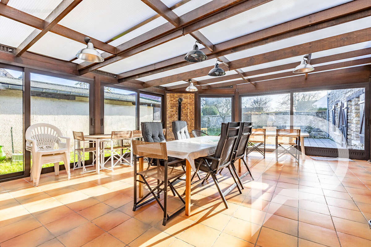 Maison à PEROY-LES-GOMBRIES