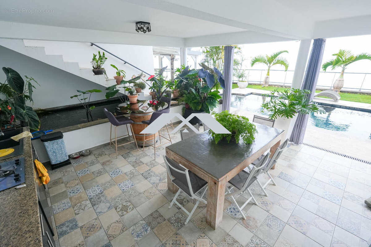 Maison 219 m² à Le Port  - photo 6