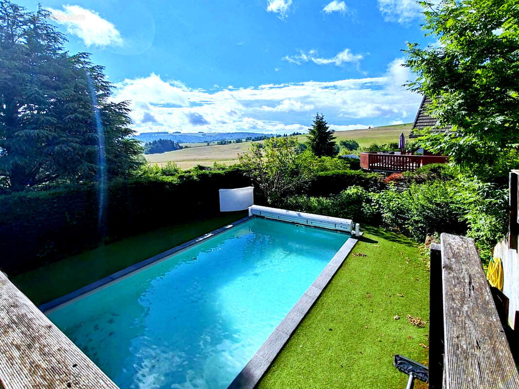 Maison à BESSE-ET-SAINT-ANASTAISE