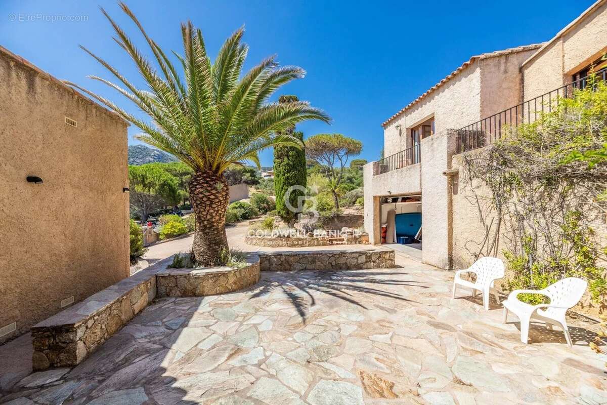San Damiano - Villa d'architecte de bord de mer à potentiel - photo 28