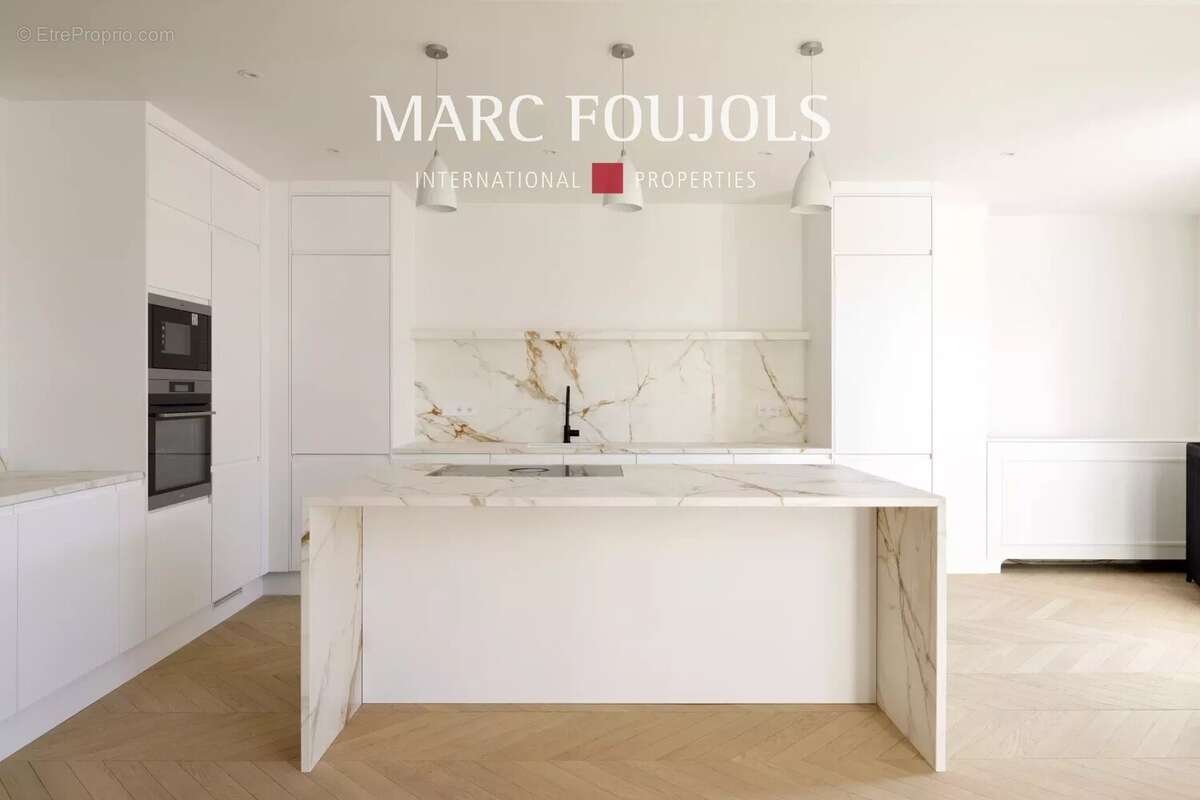 Appartement à PARIS-8E