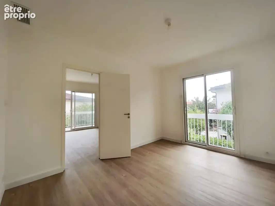 Villa individuelle rénovée 130 m²  Suite parentale RDC  Grand jardin 768 m²  DPE B Villeneuve-Tolosane - photo 9