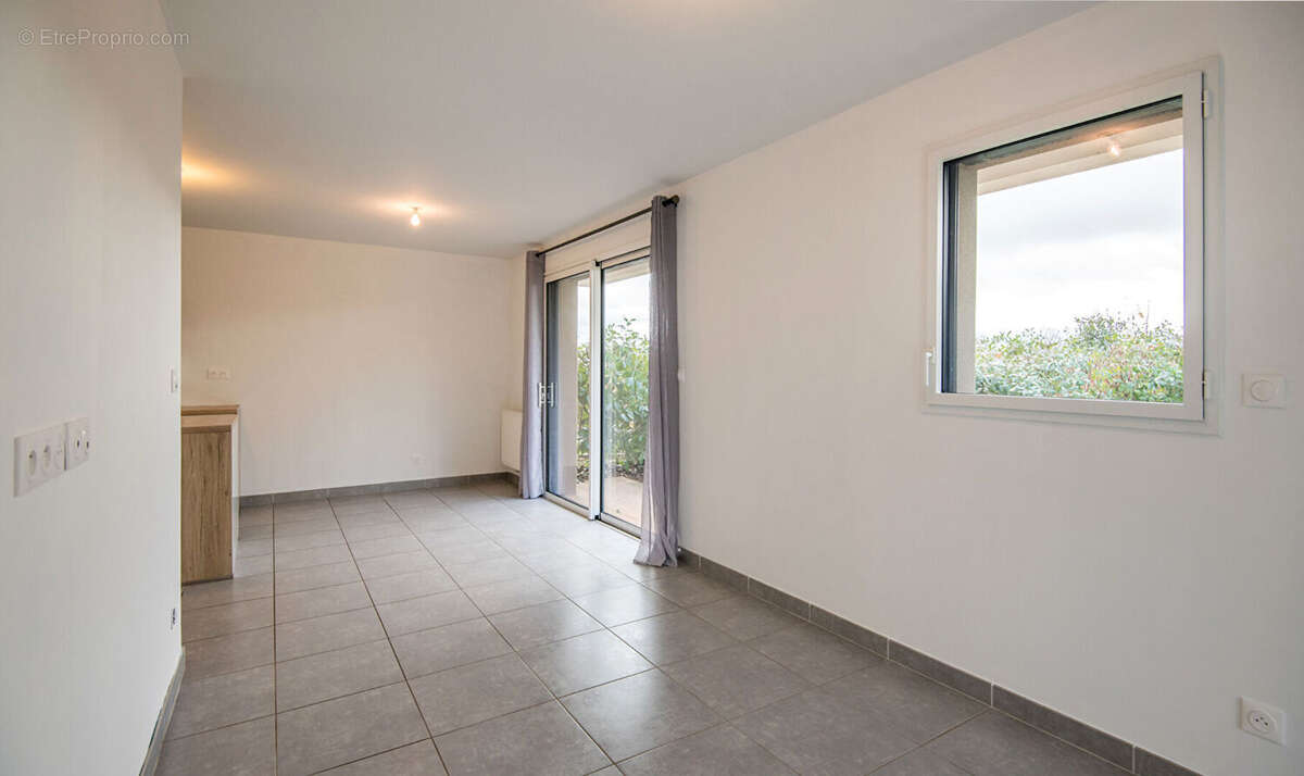 Appartement à ONET-LE-CHATEAU