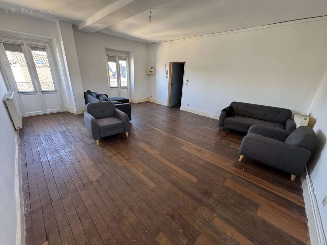 Appartement à NAY