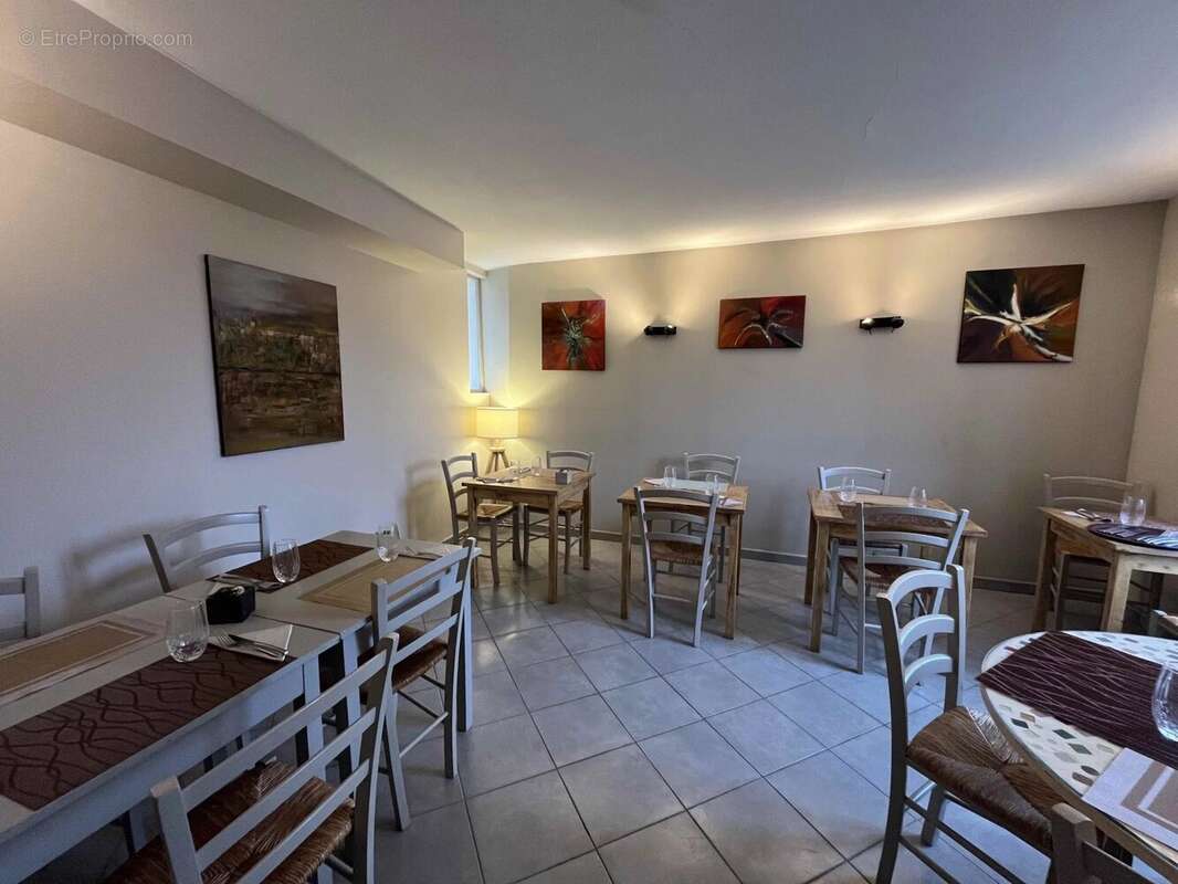 Commerce à DAMPIERRE-EN-YVELINES