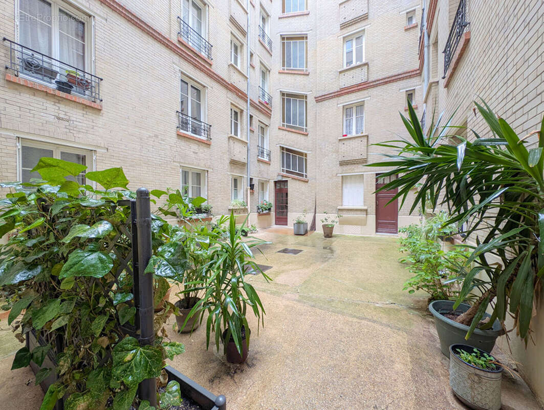 Appartement à COURBEVOIE