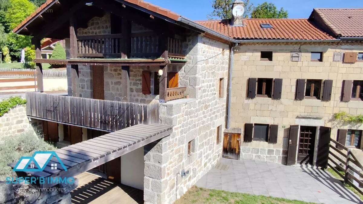 Batisse en pierre avec 2 logements et terrain - photo 2