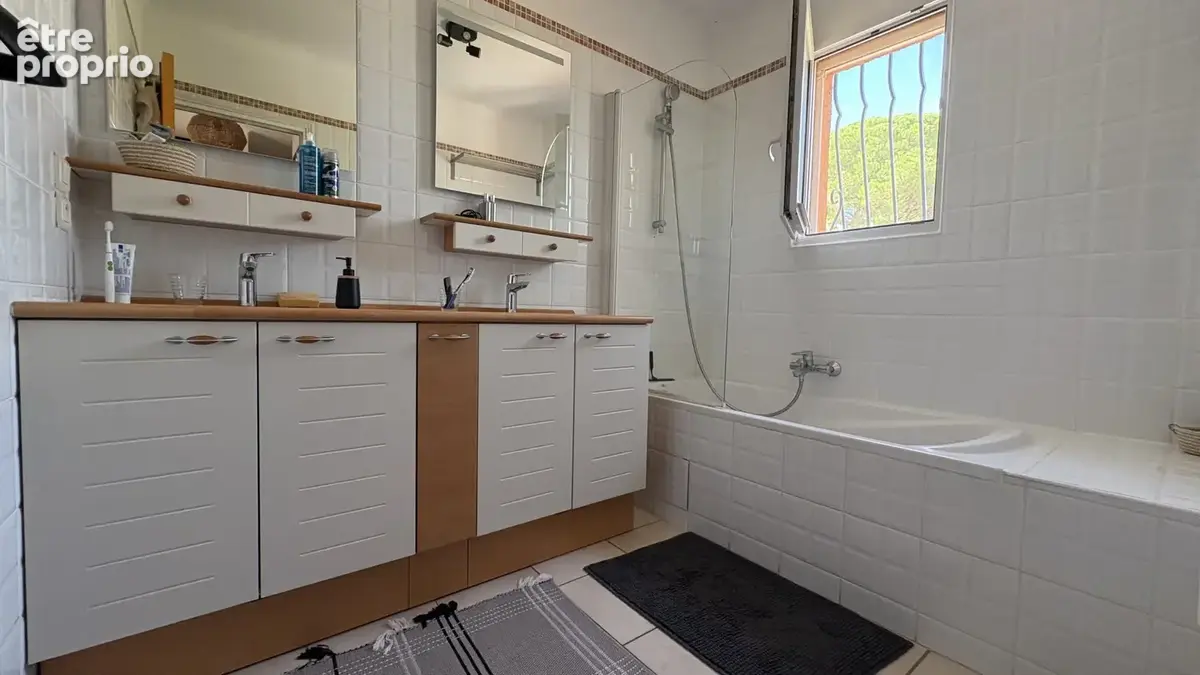 Le pradet   maison familiale de 140 m2 avec piscine, vue dégagée et garage - photo 13