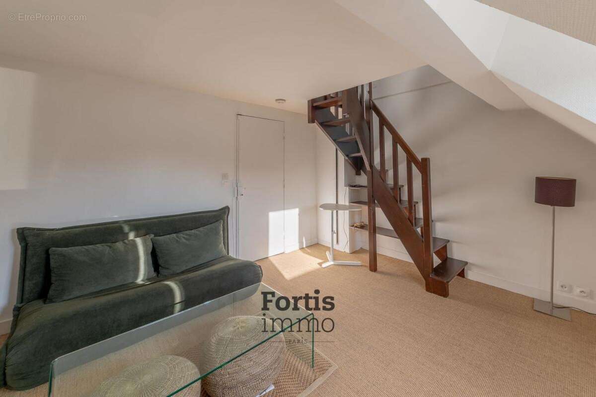 Appartement à PARIS-1E