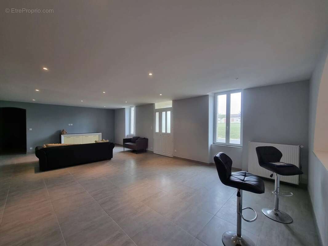 Spacieuse ferme offrant quatre chambres sur 8800m² de jardin - photo 6
