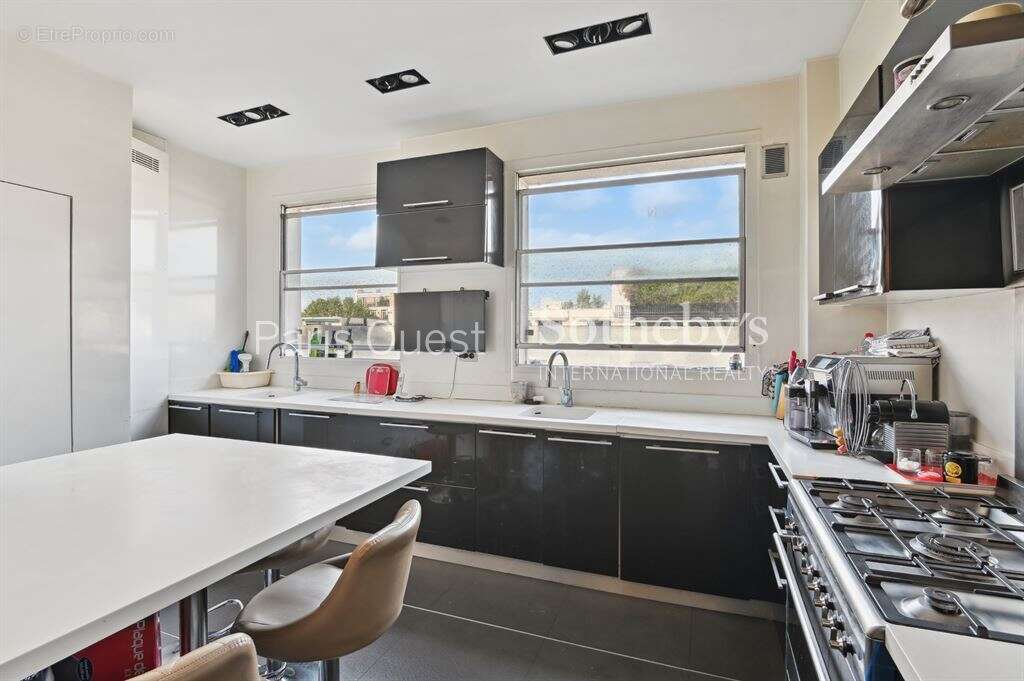 Appartement à NEUILLY-SUR-SEINE