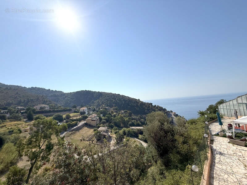 Spacieux 4 pièces avec terrasse et vue mer dans villa  à SAINT LAURENT D'EZE - photo 11