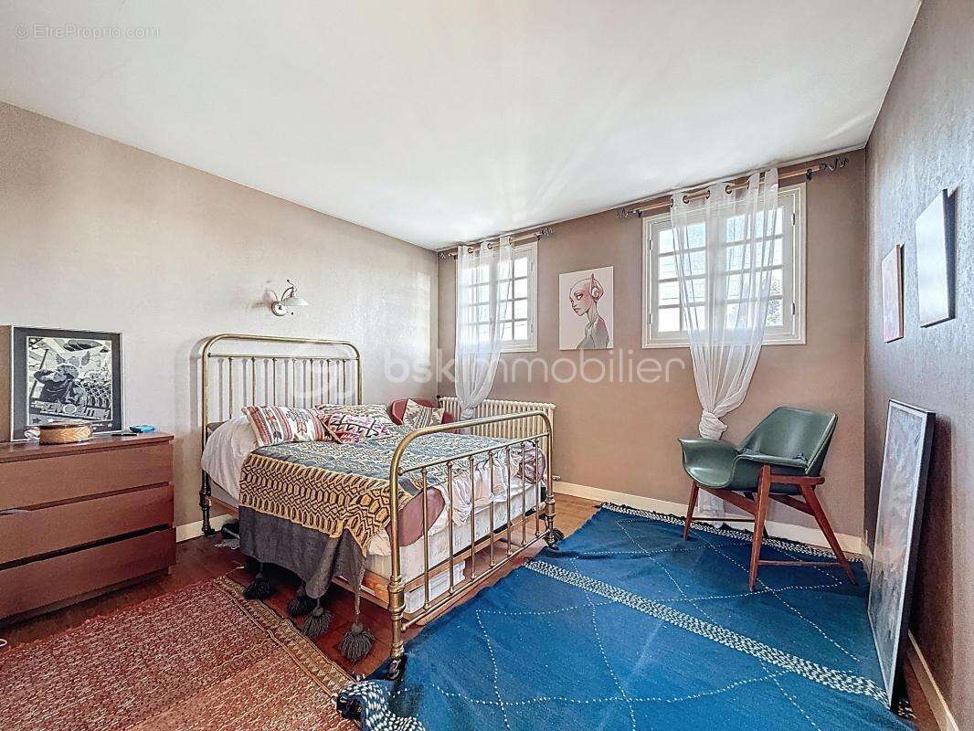 Maison familiale 11 pièces – Terrasse & jardin Ouest – 7 chambres + bureau – Garage - photo 20