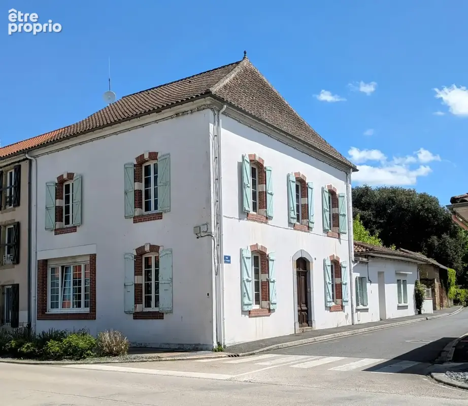Maison à VILLECOMTAL-SUR-ARROS