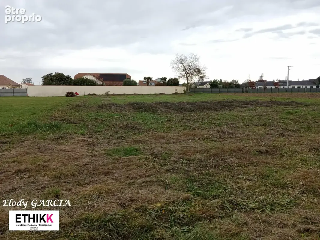 Terrain plat constructible 1710m2 - photo 2