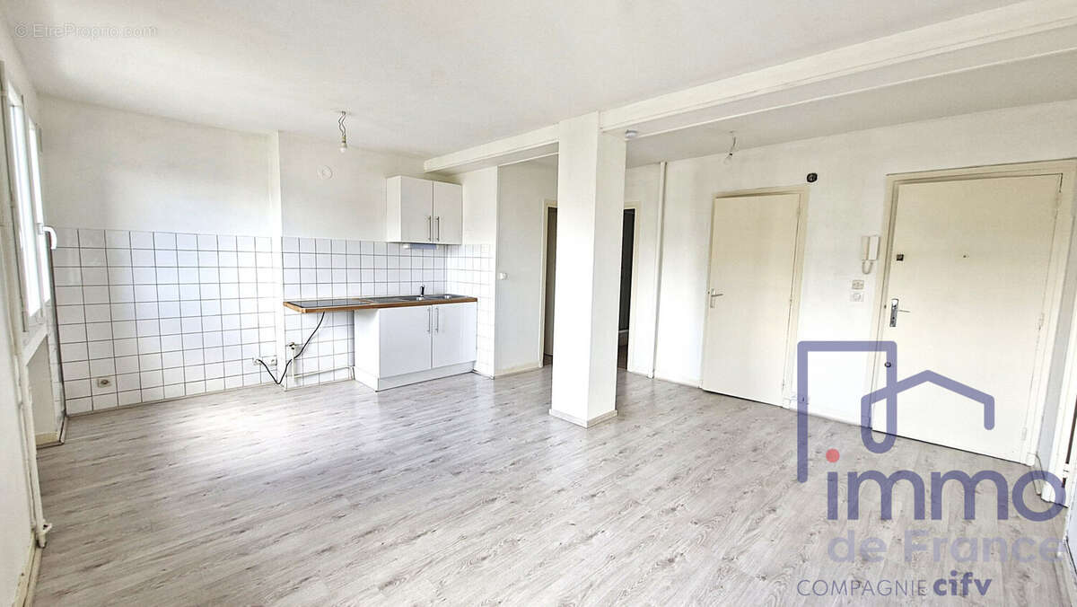 le salon - Appartement à SAINT-ETIENNE