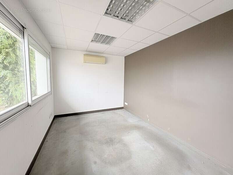 Commerce 940 m² à Plaisance-Du-Touch  - photo 20